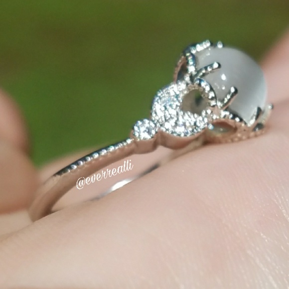 Silver Round Cat Eye Crown Vintage style Ring - Picture 6 of 7